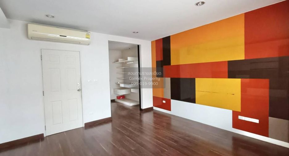 Casa adosada en venta de 3 habitaciones en Wang Thonglang, Bangkok
