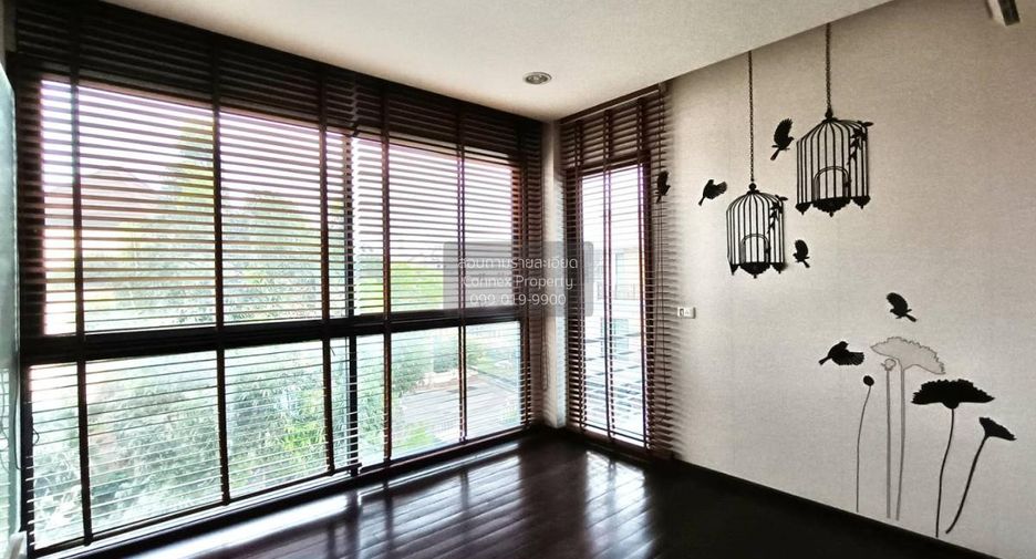 Casa adosada en venta de 3 habitaciones en Wang Thonglang, Bangkok