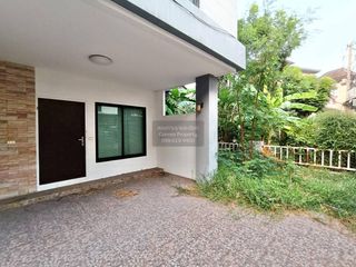 Casa adosada en venta de 3 habitaciones en Wang Thonglang, Bangkok