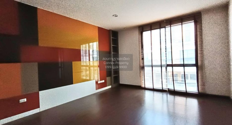 Casa adosada en venta de 3 habitaciones en Wang Thonglang, Bangkok