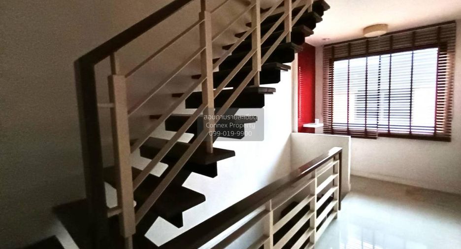 Casa adosada en venta de 3 habitaciones en Wang Thonglang, Bangkok