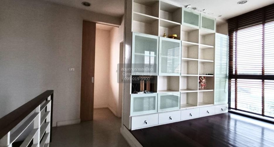 Casa adosada en venta de 3 habitaciones en Wang Thonglang, Bangkok