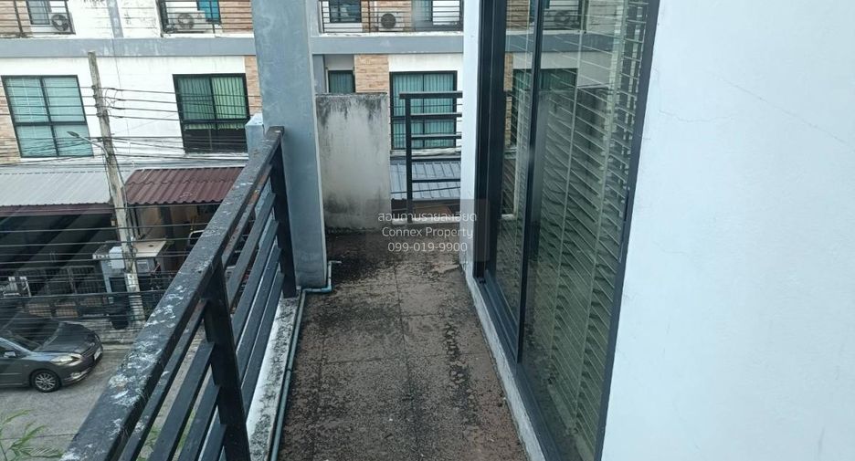 Casa adosada en venta de 3 habitaciones en Wang Thonglang, Bangkok