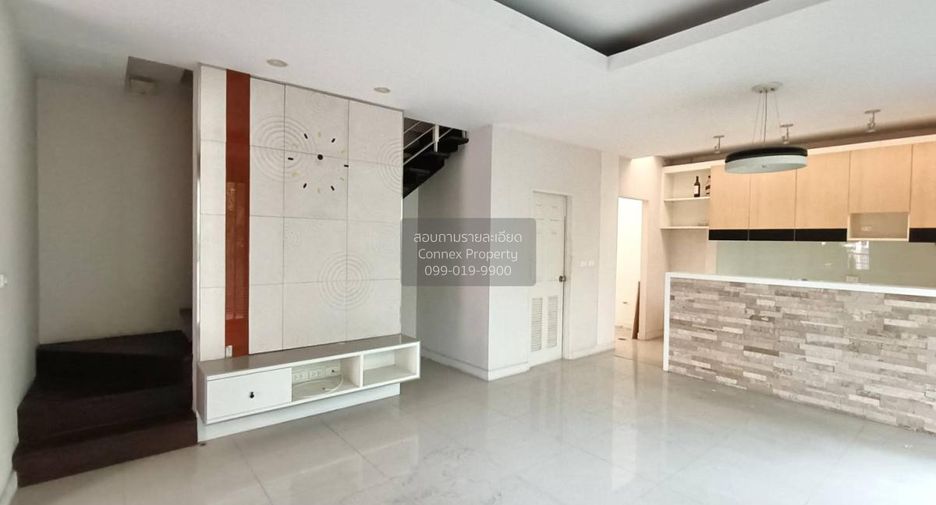Casa adosada en venta de 3 habitaciones en Wang Thonglang, Bangkok