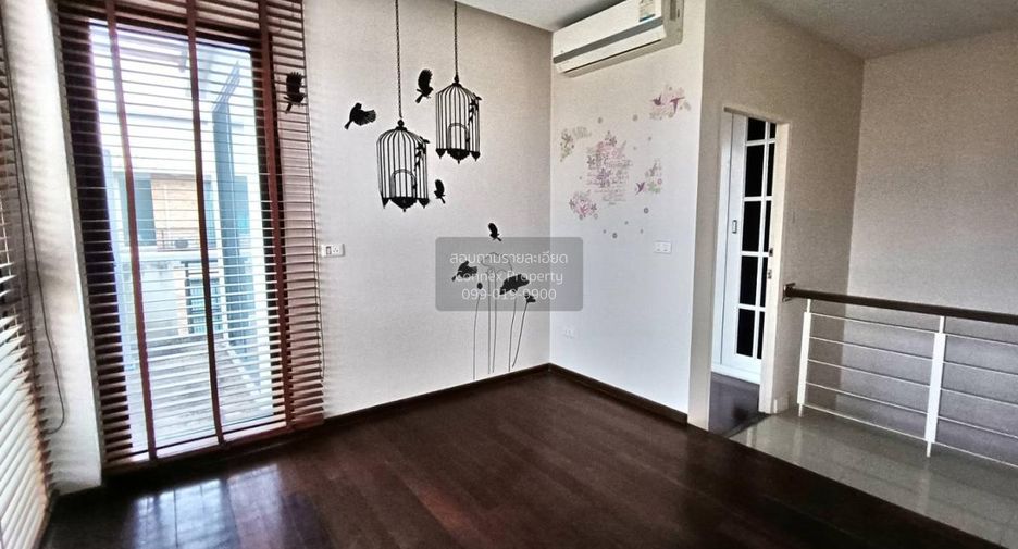 Casa adosada en venta de 3 habitaciones en Wang Thonglang, Bangkok