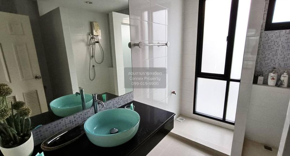 Casa adosada en venta de 3 habitaciones en Wang Thonglang, Bangkok