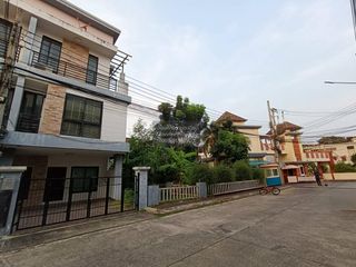 Casa adosada en venta de 3 habitaciones en Wang Thonglang, Bangkok