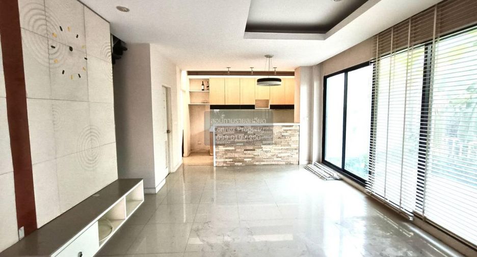 Casa adosada en venta de 3 habitaciones en Wang Thonglang, Bangkok