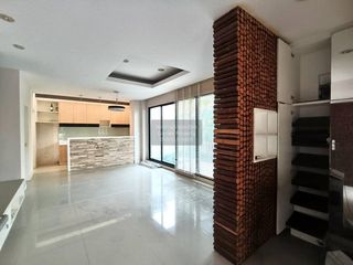 Casa adosada en venta de 3 habitaciones en Wang Thonglang, Bangkok
