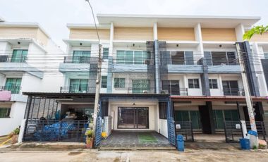 For sale 3 bedrooms townhouse in Bang Phli, Samut Prakan