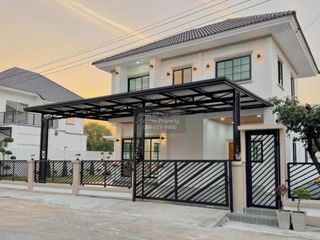 出售 3 卧室 独立屋 在 Sai Noi, Nonthaburi