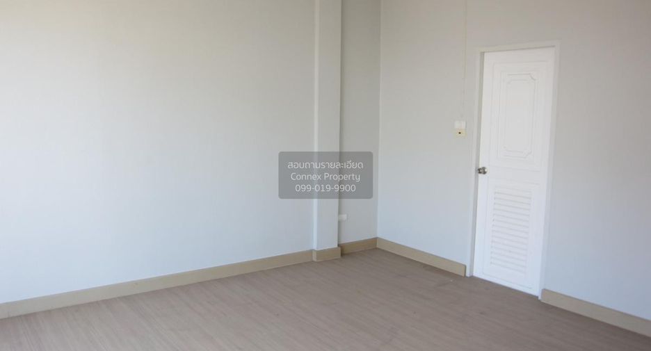 Local comercial en venta de 4 habitaciones en Lat Krabang, Bangkok