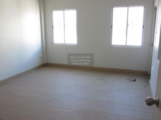 Local comercial en venta de 4 habitaciones en Lat Krabang, Bangkok