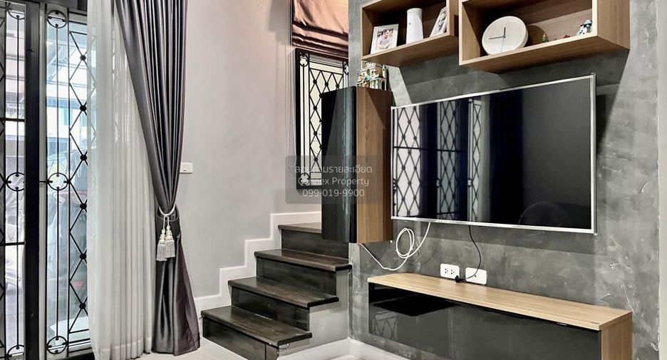 À vendre 3 chambres maison de ville à Bang Phli, Samut Prakan