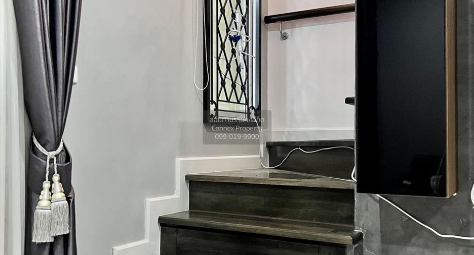 À vendre 3 chambres maison de ville à Bang Phli, Samut Prakan