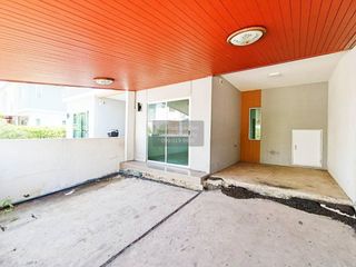 À vendre 3 chambres maison de ville à Mueang Samut Sakhon, Samut Sakhon