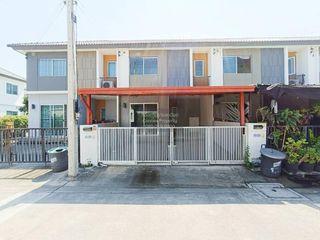 À vendre 3 chambres maison de ville à Mueang Samut Sakhon, Samut Sakhon