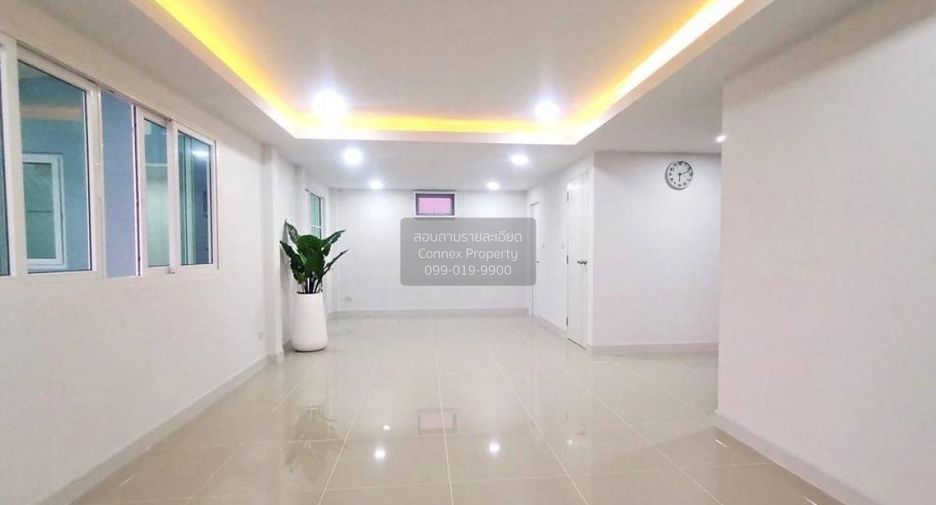 Haus zum Kauf mit 5 Zimmer in Bang Bua Thong, Nonthaburi