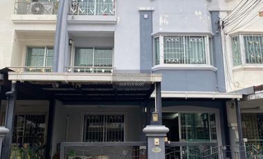 For sale 3 bedrooms townhouse in Mueang Samut Prakan, Samut Prakan