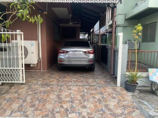 Haus zum Kauf mit 3 Zimmer in Khlong Sam Wa, Bangkok
