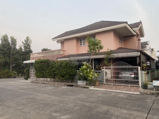 Haus zum Kauf mit 3 Zimmer in Khlong Sam Wa, Bangkok