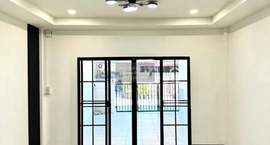 À vendre 2 chambres maison de ville à Krathum Baen, Samut Sakhon