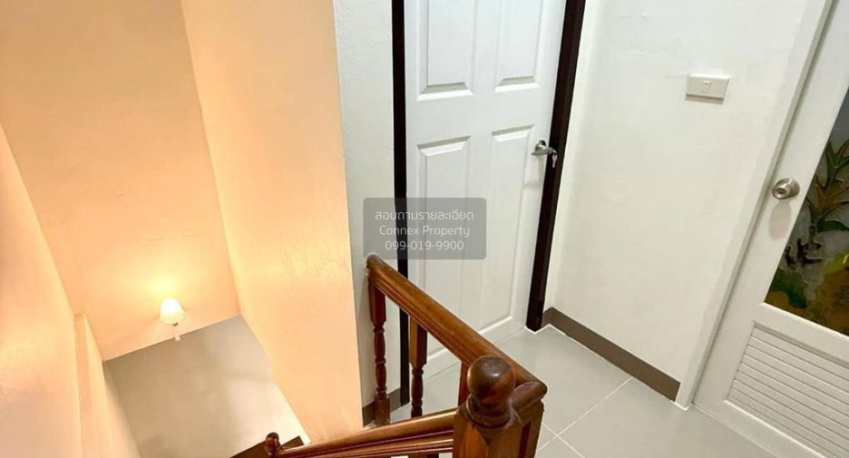 À vendre 2 chambres maison de ville à Krathum Baen, Samut Sakhon