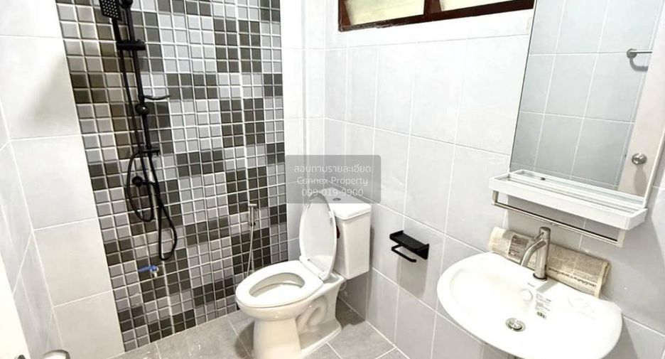 À vendre 2 chambres maison de ville à Krathum Baen, Samut Sakhon