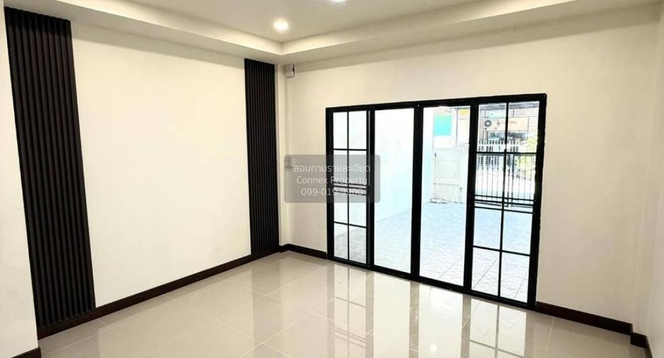 À vendre 2 chambres maison de ville à Krathum Baen, Samut Sakhon