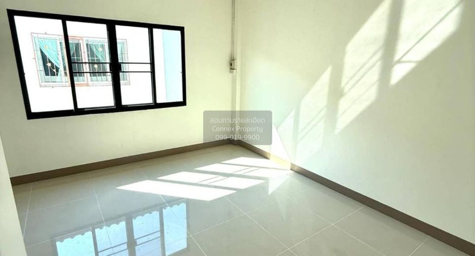À vendre 2 chambres maison de ville à Krathum Baen, Samut Sakhon