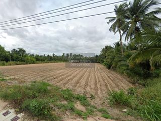 Terreno en venta de 1 habitaciones en Si Racha, Chonburi