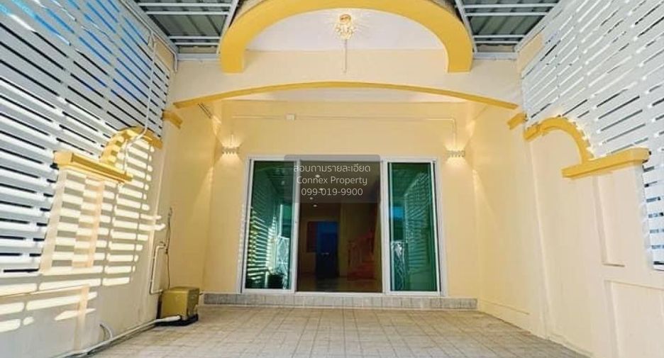 À vendre 5 chambres maison de ville à Krathum Baen, Samut Sakhon