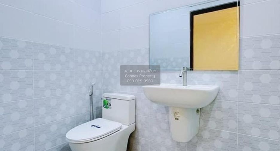 À vendre 5 chambres maison de ville à Krathum Baen, Samut Sakhon