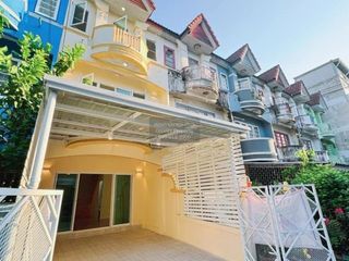 À vendre 5 chambres maison de ville à Krathum Baen, Samut Sakhon