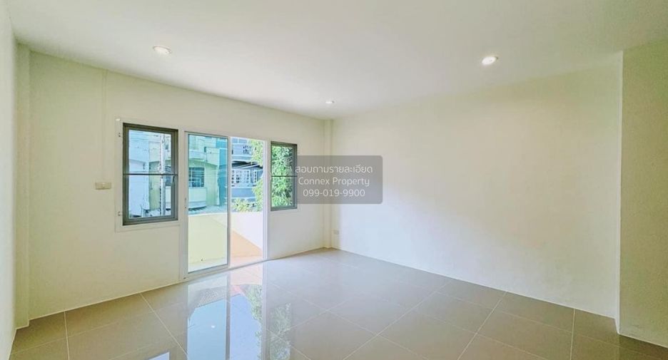 À vendre 5 chambres maison de ville à Krathum Baen, Samut Sakhon