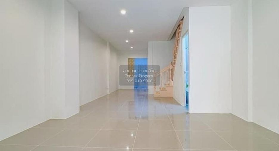 À vendre 5 chambres maison de ville à Krathum Baen, Samut Sakhon