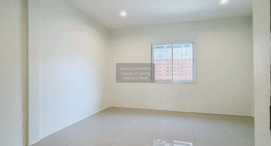 À vendre 5 chambres maison de ville à Krathum Baen, Samut Sakhon
