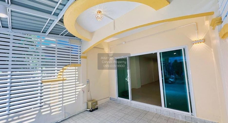 À vendre 5 chambres maison de ville à Krathum Baen, Samut Sakhon
