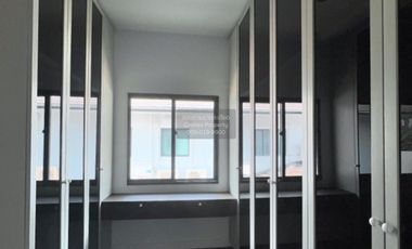 Casa en venta de 4 habitaciones en Thawi Watthana, Bangkok