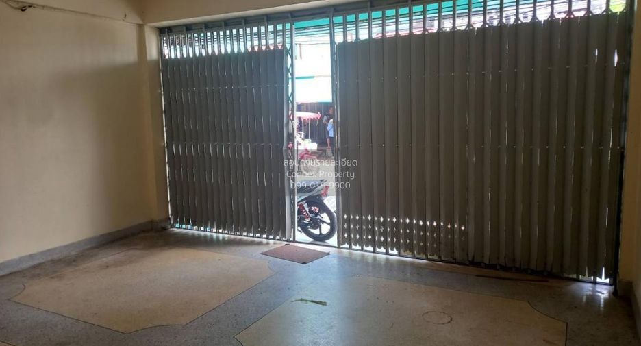 For sale 2 ベッドルーム townhouse in Sam Phran, Nakhon Pathom