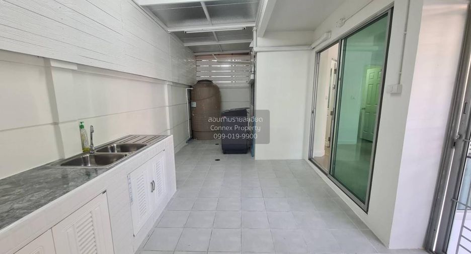 For sale 3 bedrooms townhouse in Bueng Kum, Bangkok