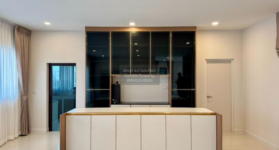 For sale 5 bedrooms house in Mueang Nonthaburi, Nonthaburi