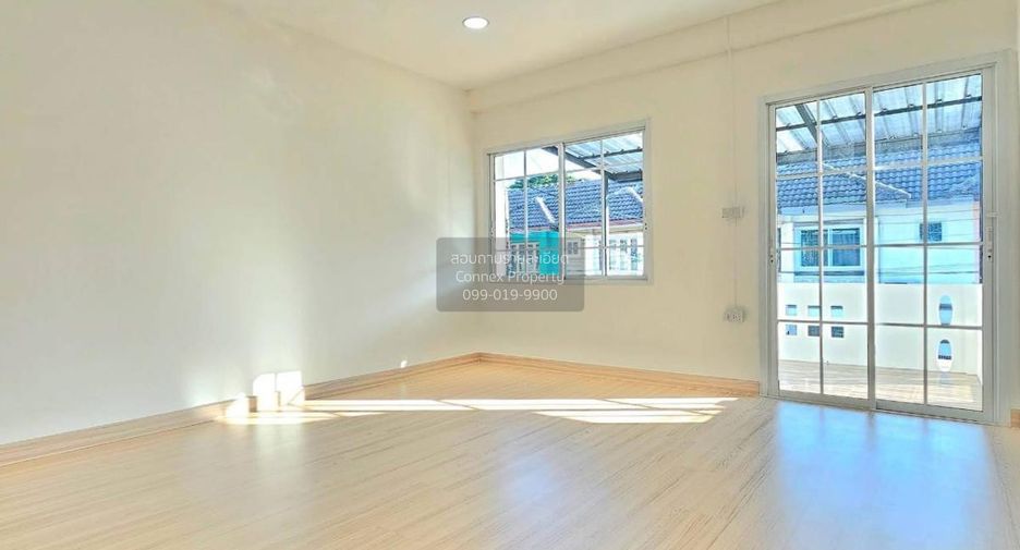 Reihenhaus zum Kauf mit 3 Zimmer in Pak Kret, Nonthaburi