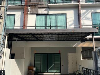 For sale 3 bedrooms townhouse in Bang Kapi, Bangkok