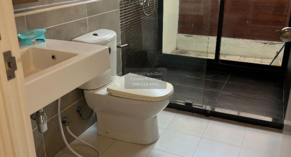 For sale 3 bedrooms townhouse in Bang Kapi, Bangkok