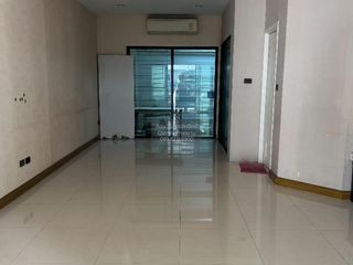 For sale 3 bedrooms townhouse in Bang Kapi, Bangkok