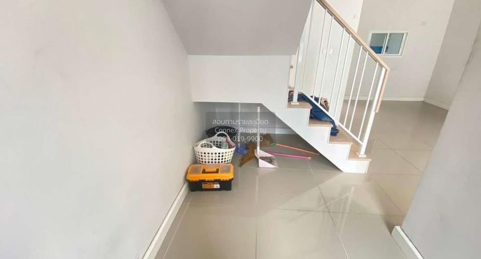For sale 3 ベッドルーム townhouse in Sam Phran, Nakhon Pathom