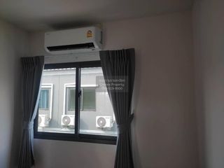 À vendre 3 chambres maison de ville à Krathum Baen, Samut Sakhon