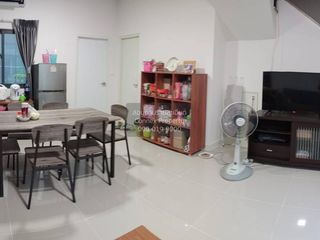 À vendre 3 chambres maison de ville à Krathum Baen, Samut Sakhon