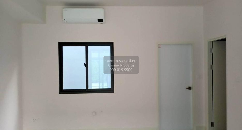 À vendre 3 chambres maison de ville à Krathum Baen, Samut Sakhon